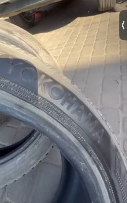 Топова шина.Yokohama BluEarth Winter V906 235/45r18 2022рік