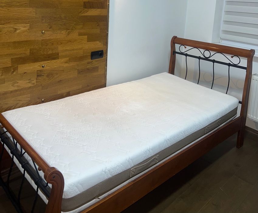 Односпальне ліжко Veronica та матрас.