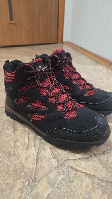 Трекінгові черевики жіночі 38 рр