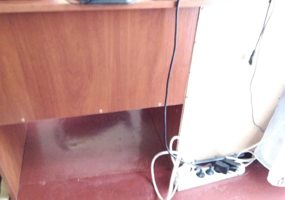 Стіл комп'ютерний офісний письмовий із замком та підсвіткою!