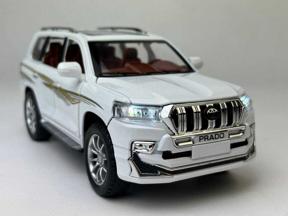 Металева Колекційна модель 1:24 Toyota Prado з підсвіткою фар, звуком