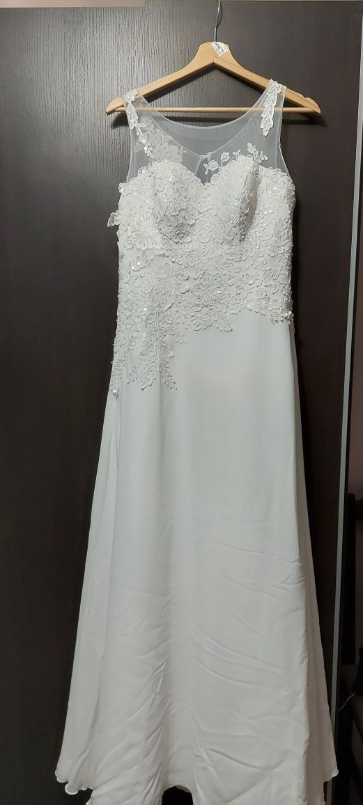 Suknia ślubna biala z koronką