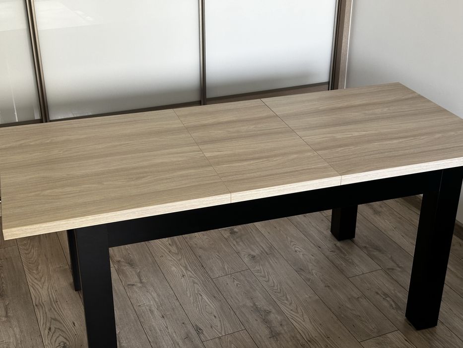 Stół rozkładany 140/180x80 oraz krzesła