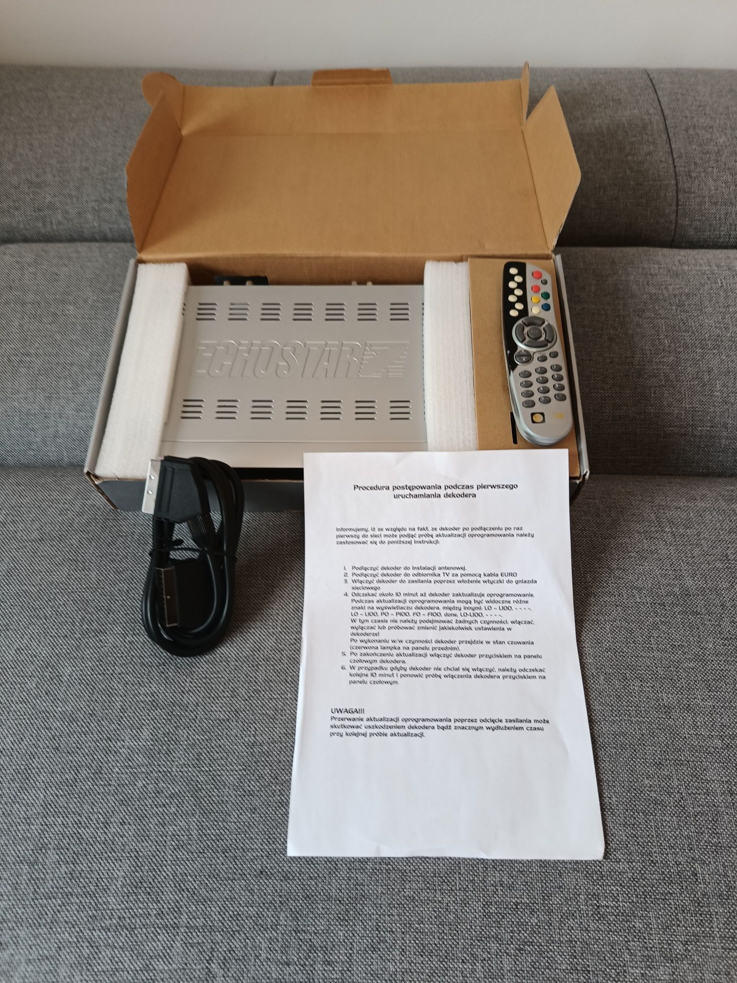Dekoder cyfrowy satelitarny z pilotem i kablem USB