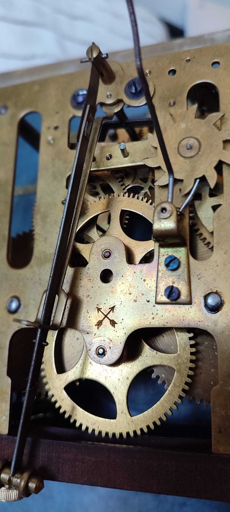 398 Zegar wiszący mechaniczny HAU - antyk