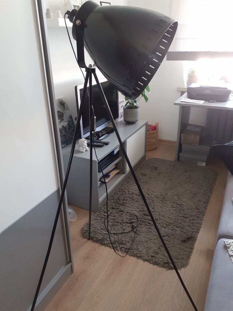 Lampa podłogowa loft