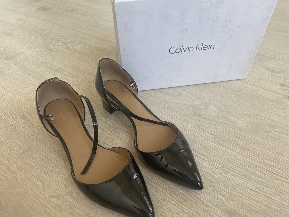 Туфлі Calvin Klein лакові чорні