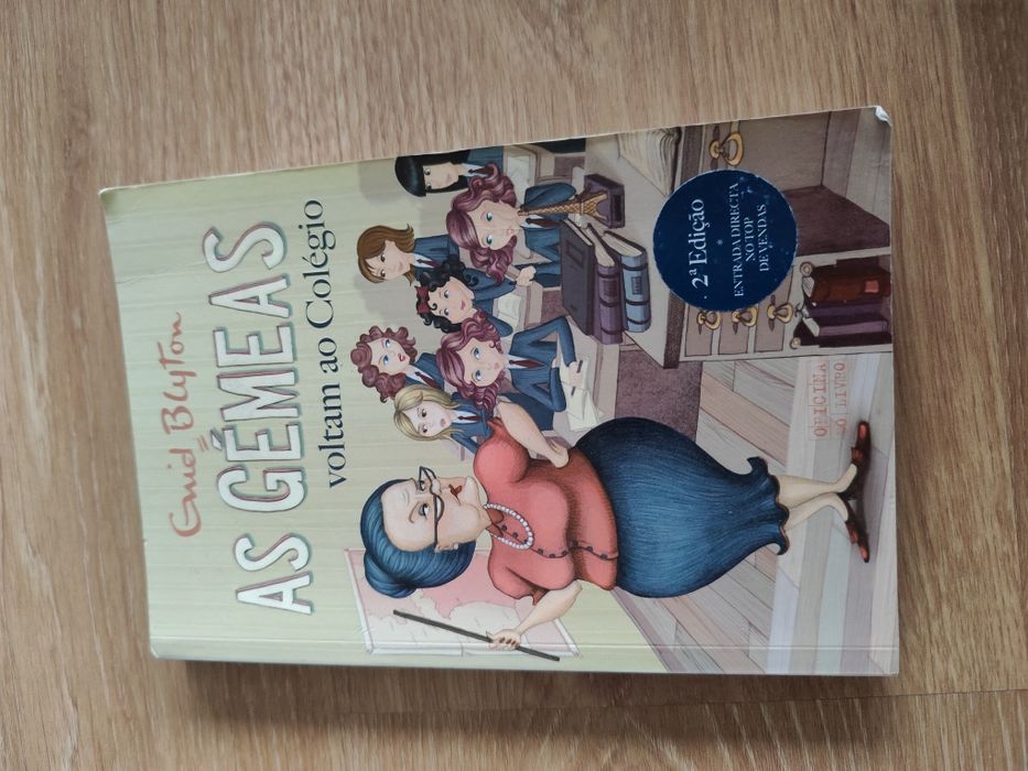 As gémeas voltam ao colegio