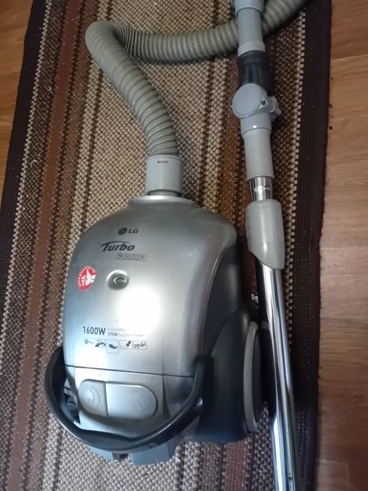 Пылесос LG V-C4162HEU. 1600w.