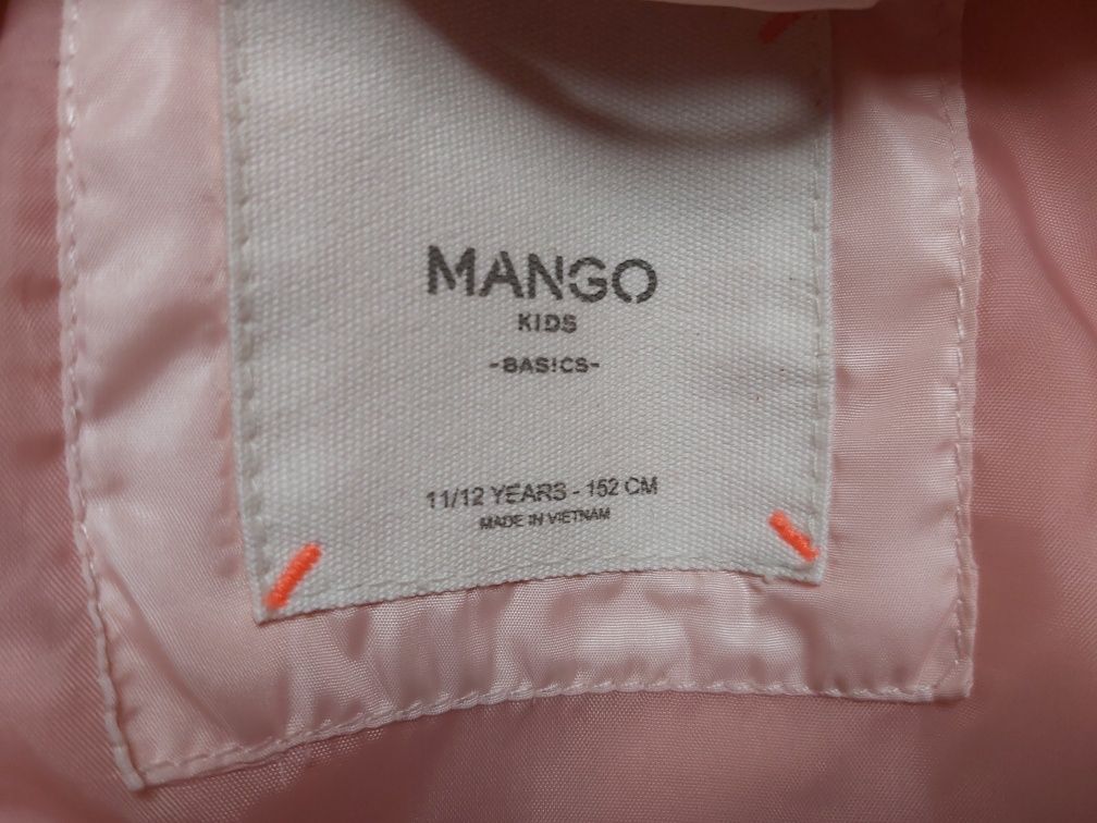 Продам классную курточку Манго 10-12 лет рост 152 указан демисезонная