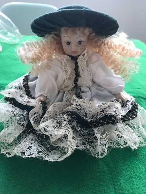 Boneca de Porcelana pintada à mão