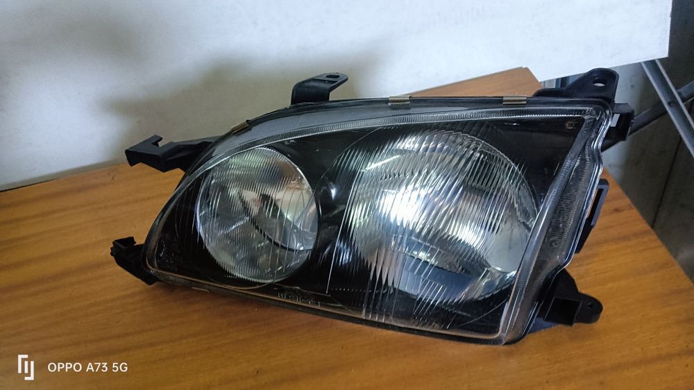 Farol Toyota Avensis ótica 1998 esquerda Nova