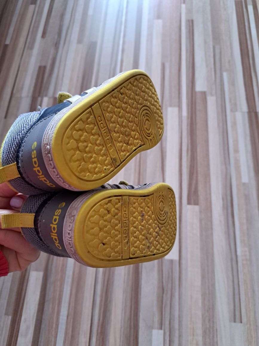 Piekne buty adidas rozm.22 + skarpetki GRATIS