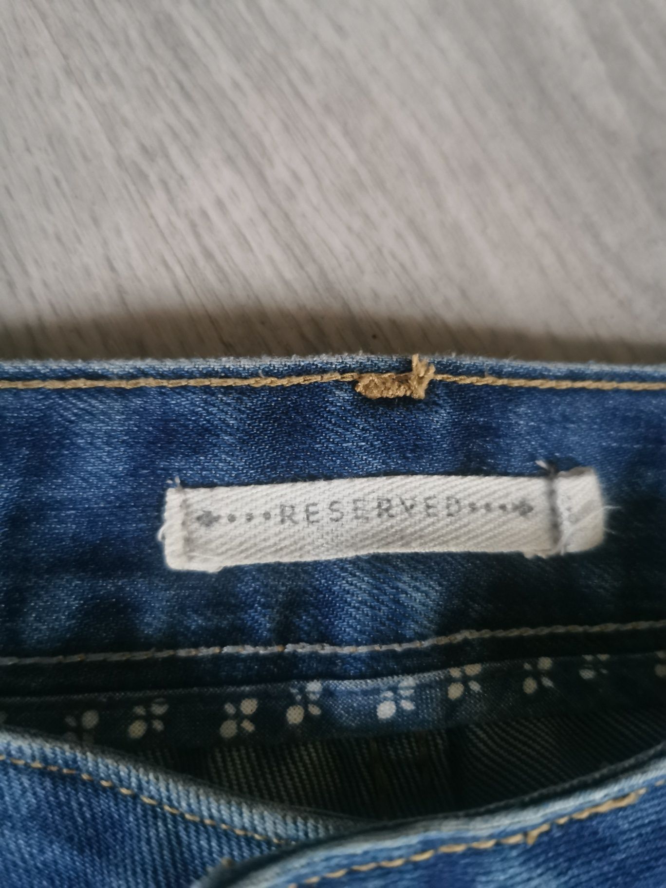 Spodnie dżinsowe Reserved boyfriend
