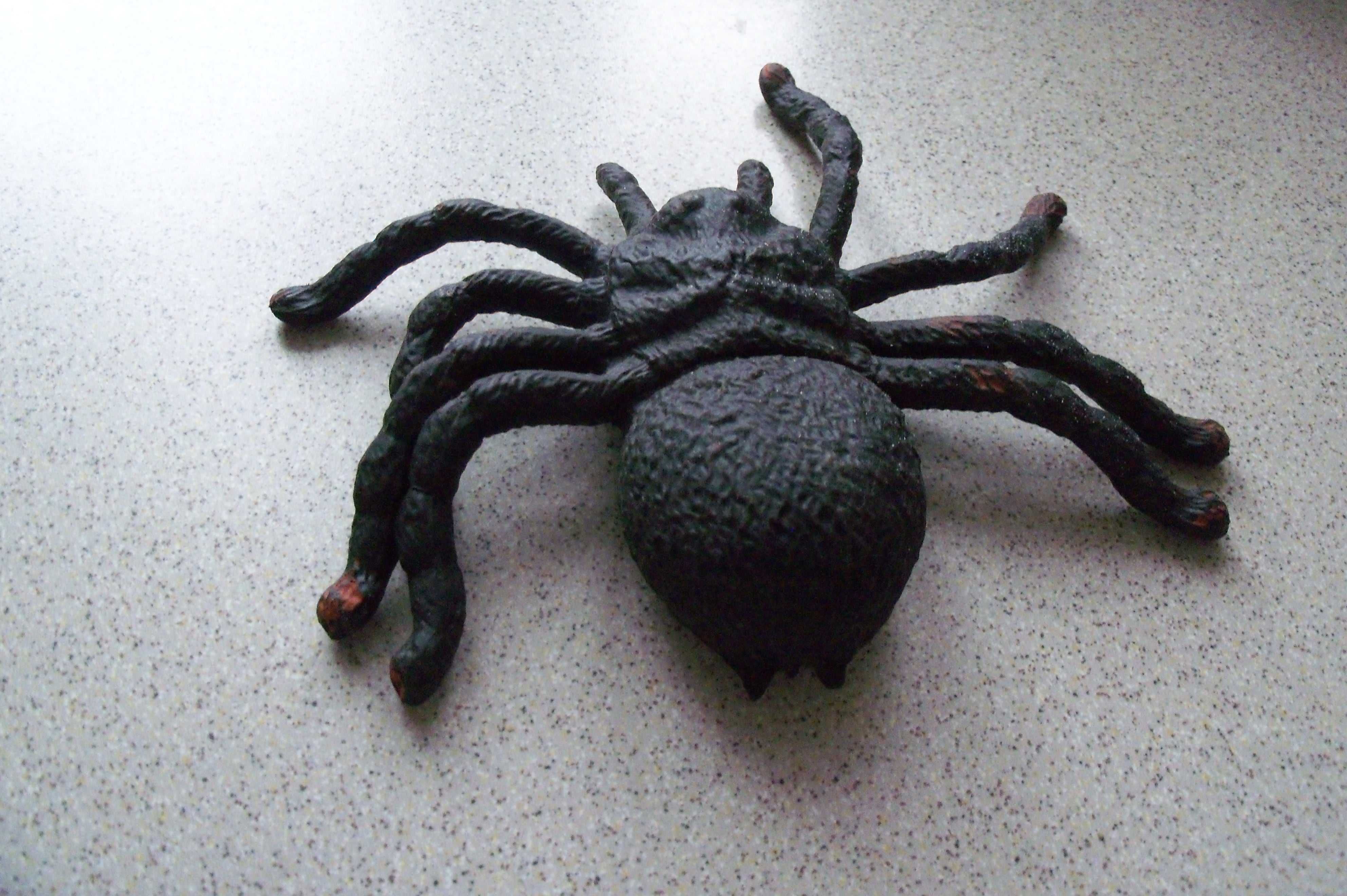 Zabawki gumowe:pająk,wąż,nietoperz