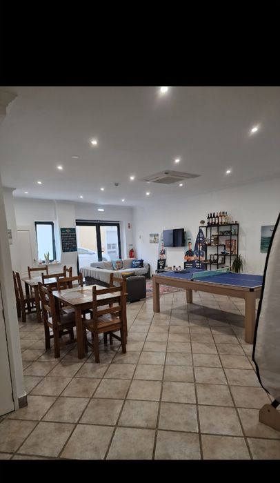 Prédio / Moradia T8 / Hostel