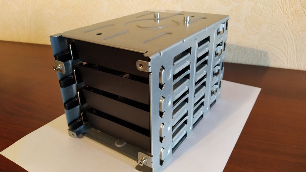Корзина для жестких дисков 4x3,5'' Hot swap