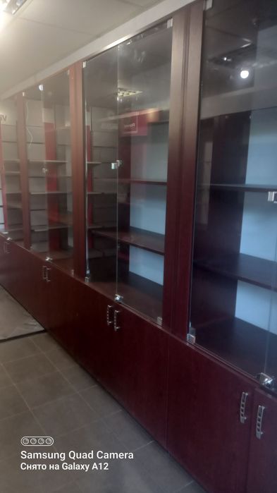 Продам вітрини для магазину або меблі для офісу
