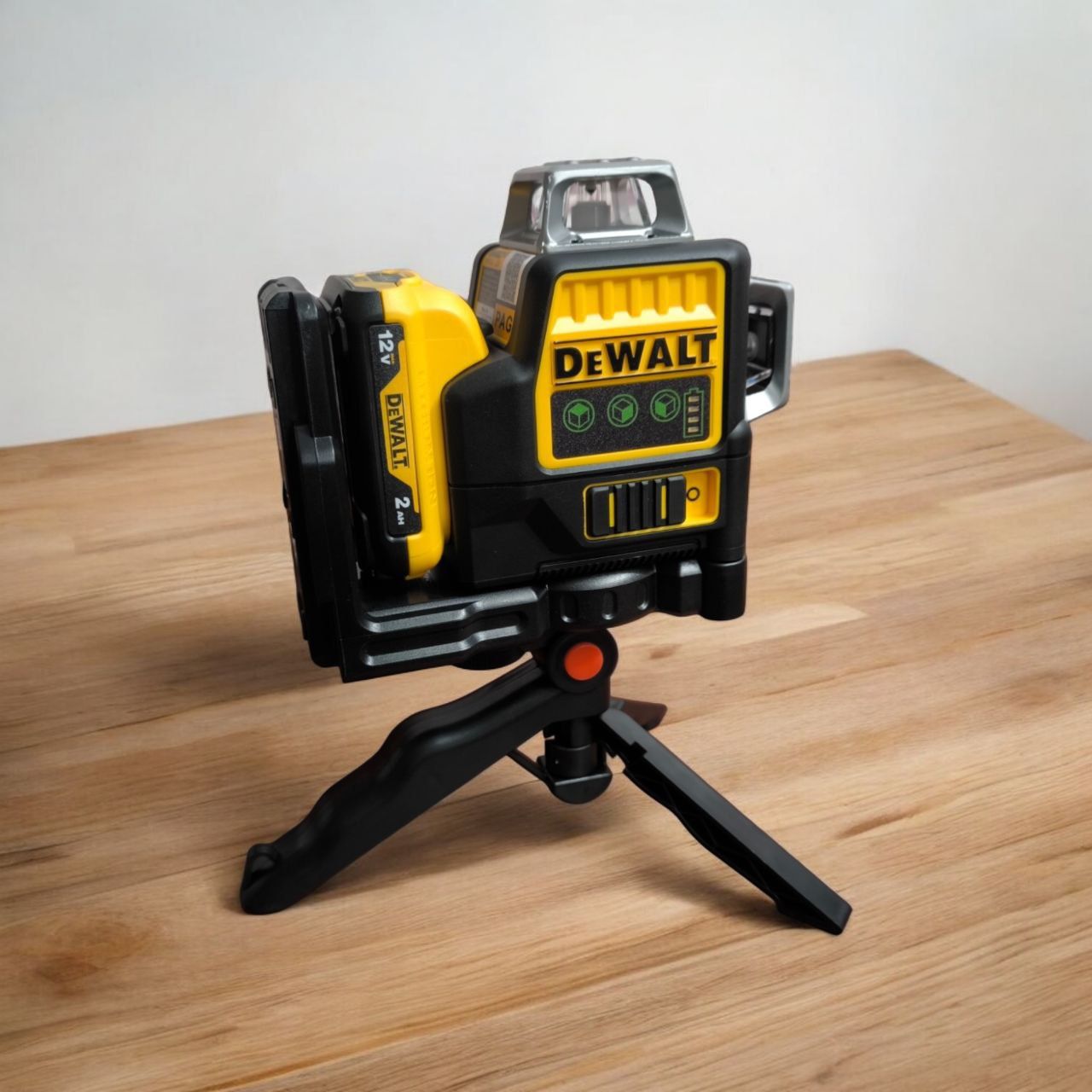 Лазерный уровень DeWalt 089LG 3D 12 линий с штативом