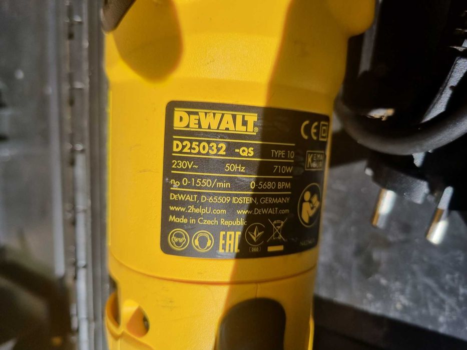 Młotowiertarka DeWalt D25032 moc 710W