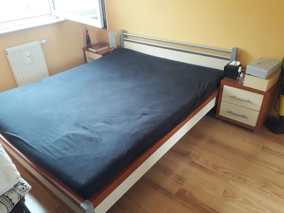 Łóżko sypialniane 160/20.0  i stoliki nocne.