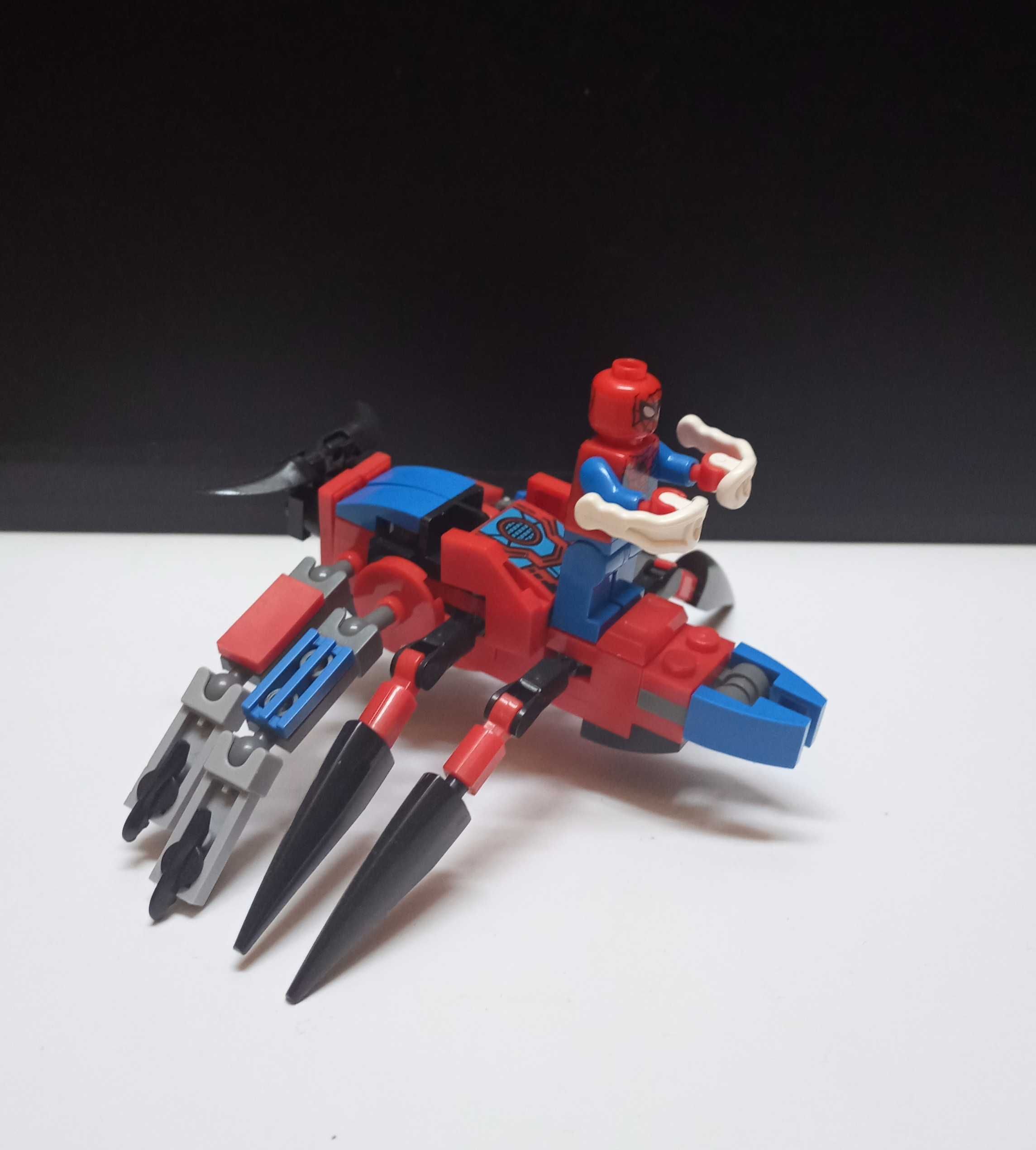 Homem Aranha - Minifigura e veículos aranha