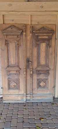 Zabytkowe, stare drzwi; antyk