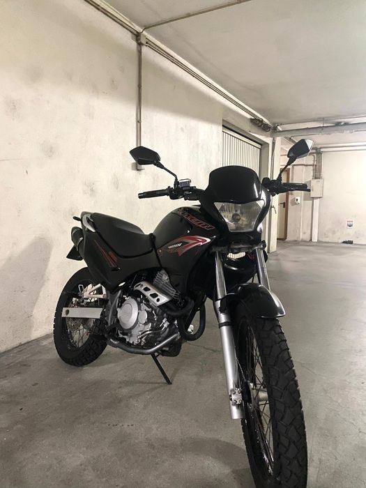 Vendo Honda Falcon NX 400i impecável