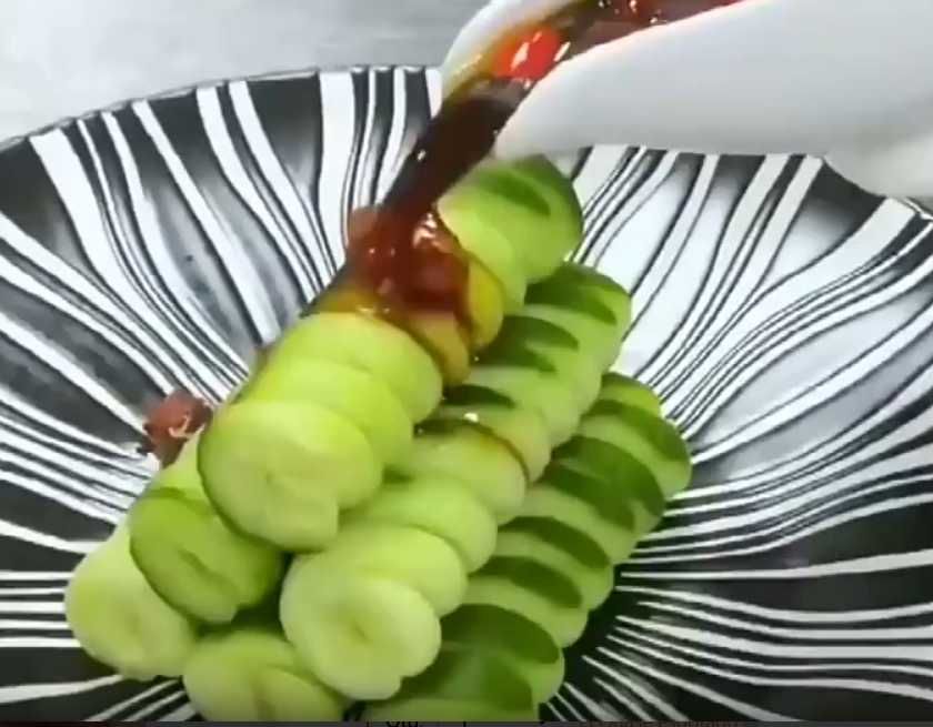 Faca em espiral para legumes, fruta. Ótima apresentação de forma fácil