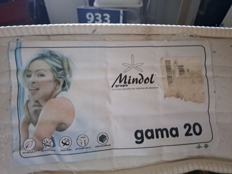 Cama king size com estrado e colchão