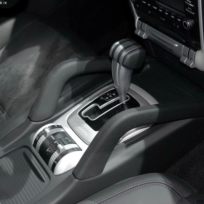 Cortina persiana da consola central Porsche Cayenne 03- 2010 nova