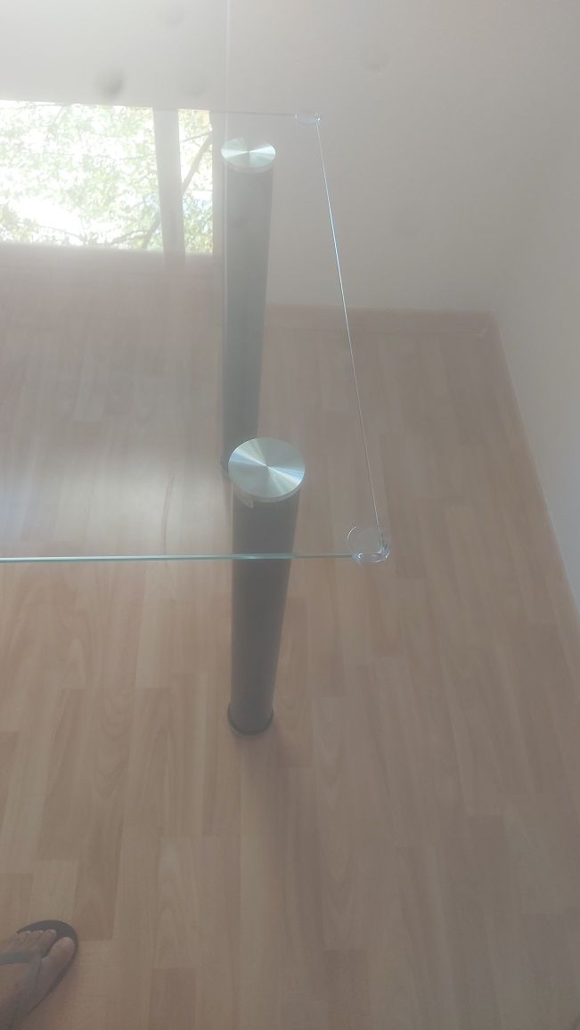 Mesa e vidro nova