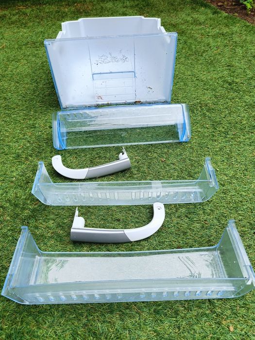 Szuflady do lodówki firmy Ariston albo Beko