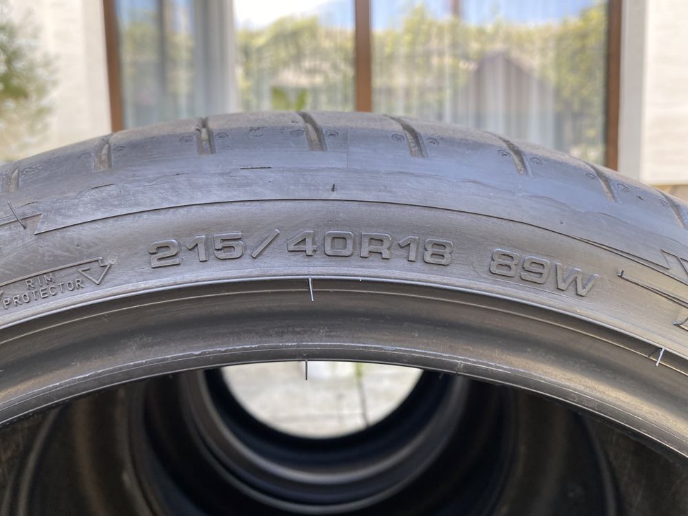 Комплект шин 215/40 R18 DUNLOP