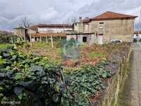 Lote de terreno, no Centro de Vila das Aves