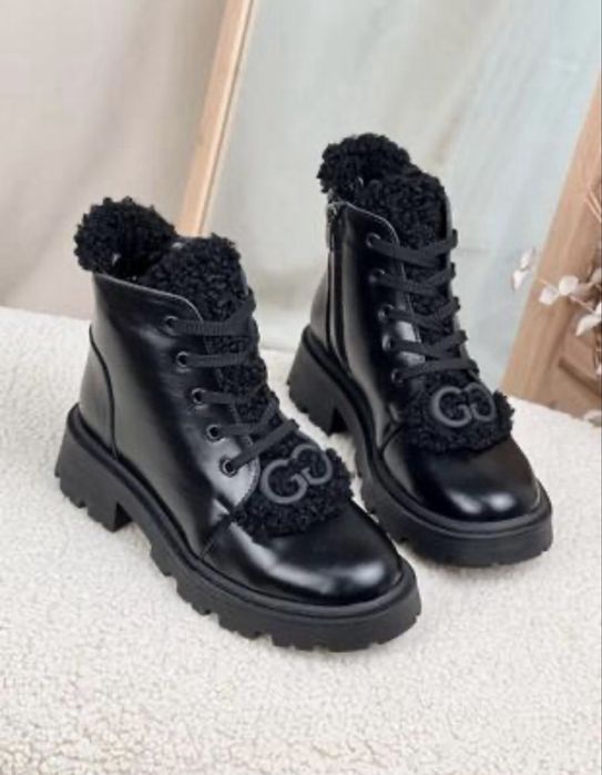 Шкіряні лакові черевички 40 розмір