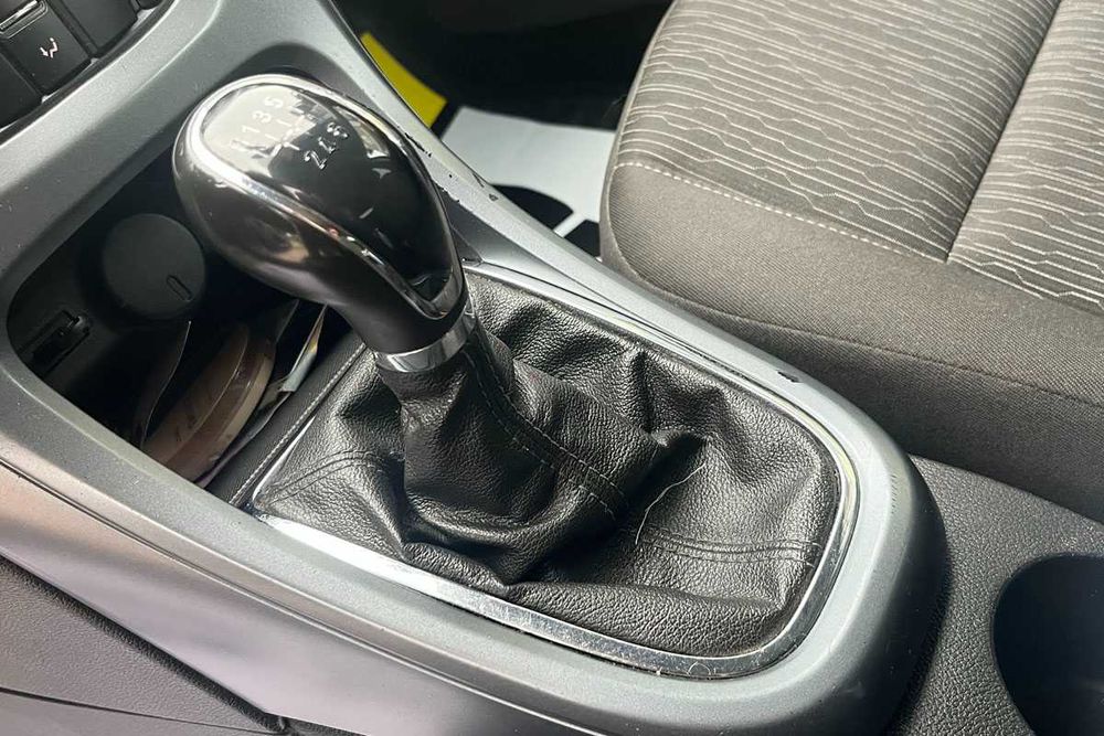 Opel Astra 2013 рік