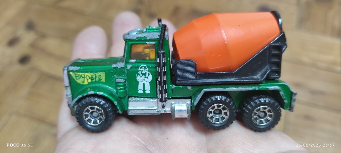 Matchbox Peterbilt Cement truck. Big Pete N°19
