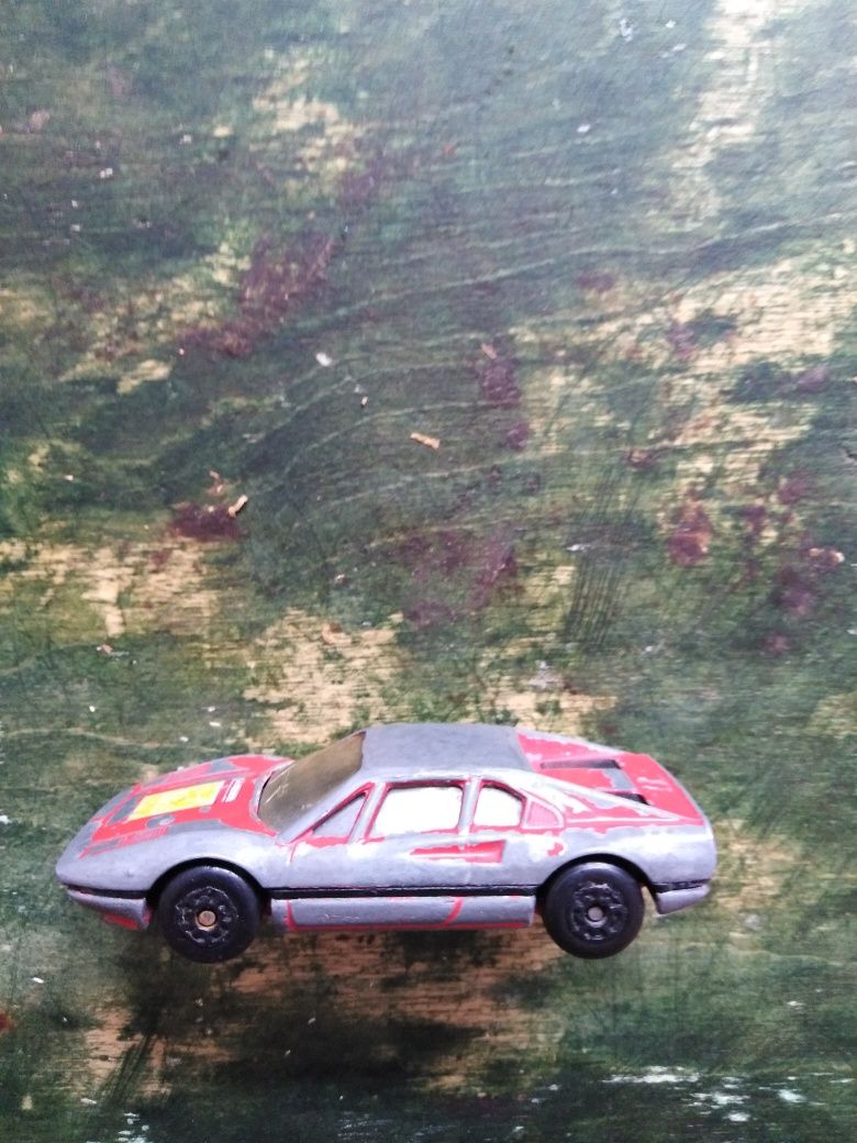 Stary resorak Matchbox Ferrari 308 GT 1981 rok