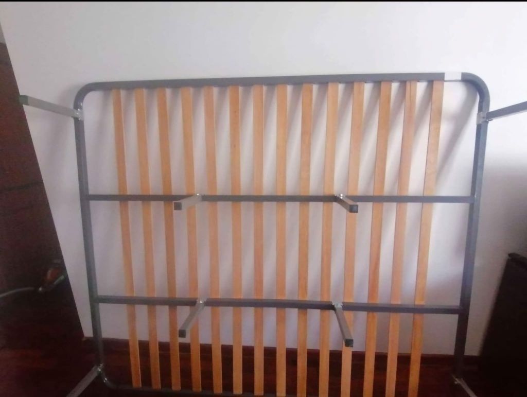 Vendo cama com gavetas mas sem colchao