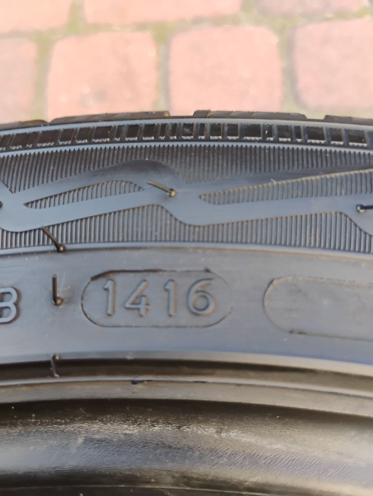 4x Opony zimowe NOKIAN 255/40R19.  275/40R19