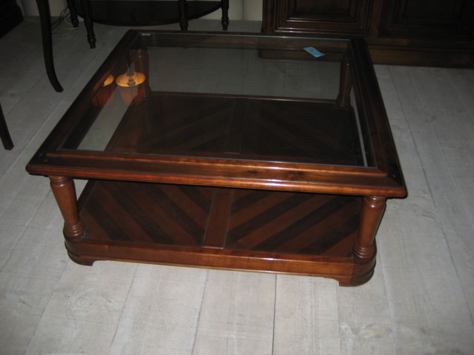 Mesa de apoio 1x1m em cerejeira com tampo em vidro