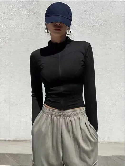 Жіночий спортивний лонгслів на змійці кофта з вирізом для пальця