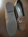 Sapatos castanhos novos