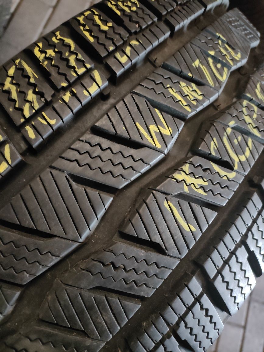 1x Hankook Winter i*cept LV 235/65R16C 115/113R 1 sztuka zimowa