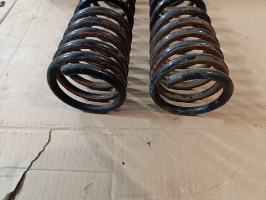 Задние пружины Фольксваген Пассат б3 Пассат б4 универсал.