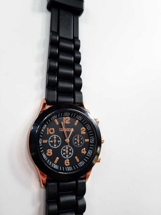Piękny czarny zegarek Geneva na silikonowym pasku