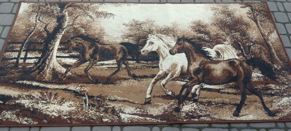 Dywaniki , kilim Konie ,Galop , okrągły 120 średnica