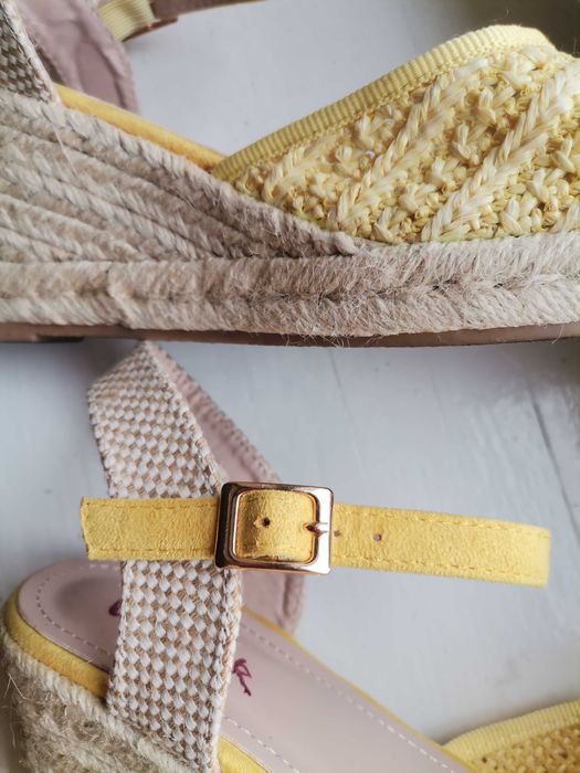 Buty letnie na koturnie