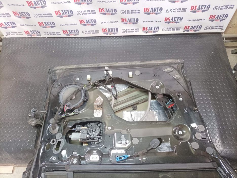 Дверь передняя левая Lincoln MKZ UH цвет